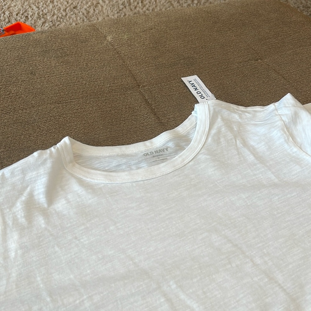Old Navy women’s tshirt XL everywear shirt NWT.